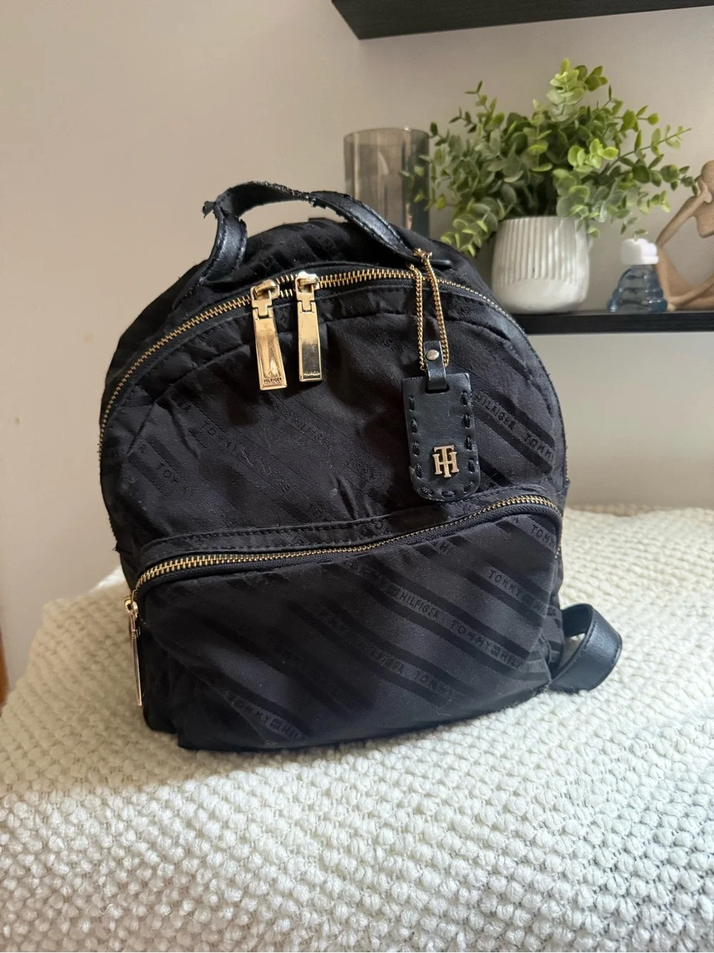 Tommy Hilfiger Mini Backpack Purse – Black & Gold 🖤✨